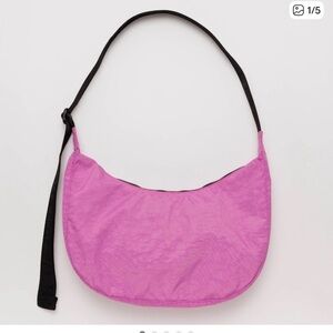BAGGU Crossbody Bag in Bright Pink with Black Strap